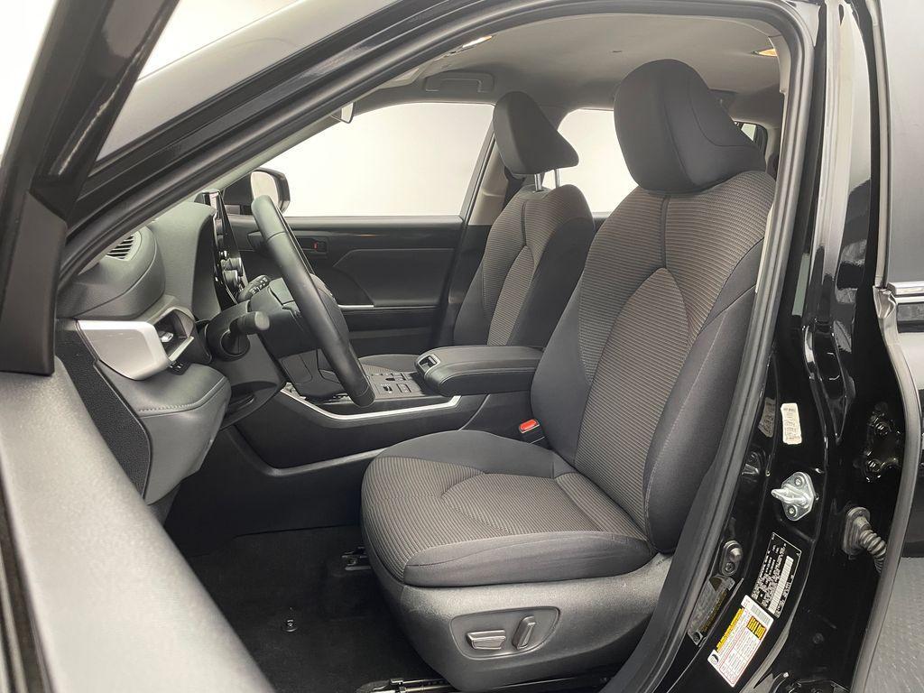 used 2024 Toyota Highlander car, priced at $39,900