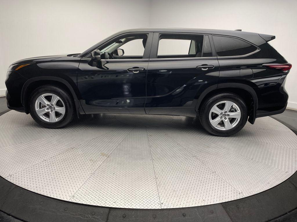 used 2024 Toyota Highlander car, priced at $39,900