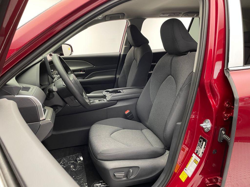 new 2025 Toyota Grand Highlander car, priced at $44,013