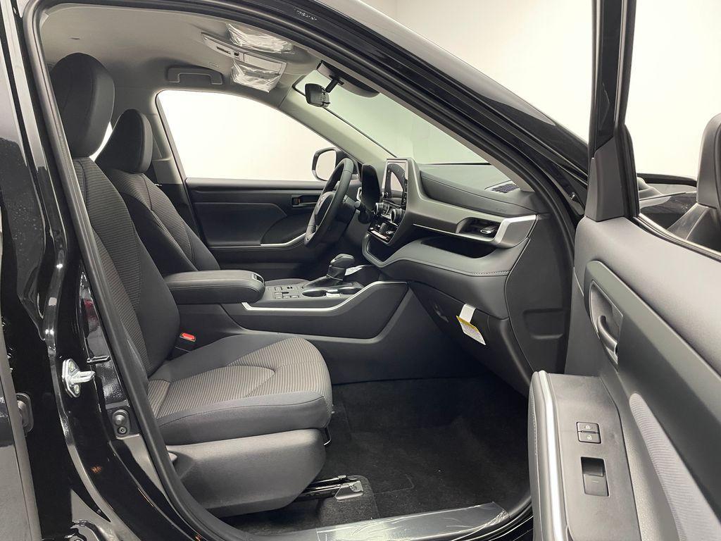 new 2025 Toyota Highlander car, priced at $43,248