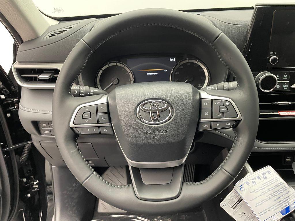 new 2025 Toyota Highlander car, priced at $43,248
