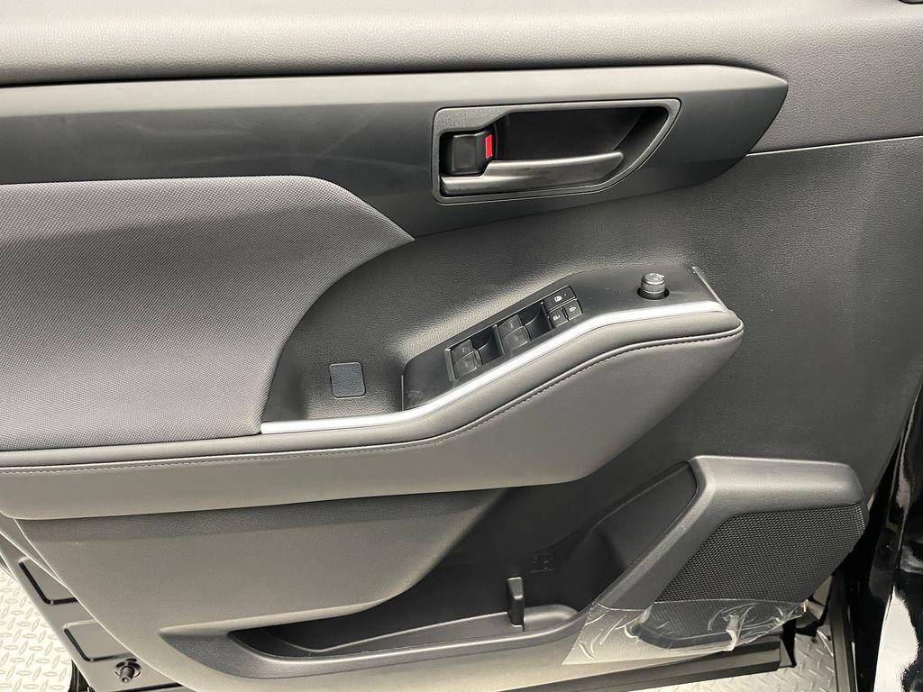new 2025 Toyota Highlander car, priced at $43,248