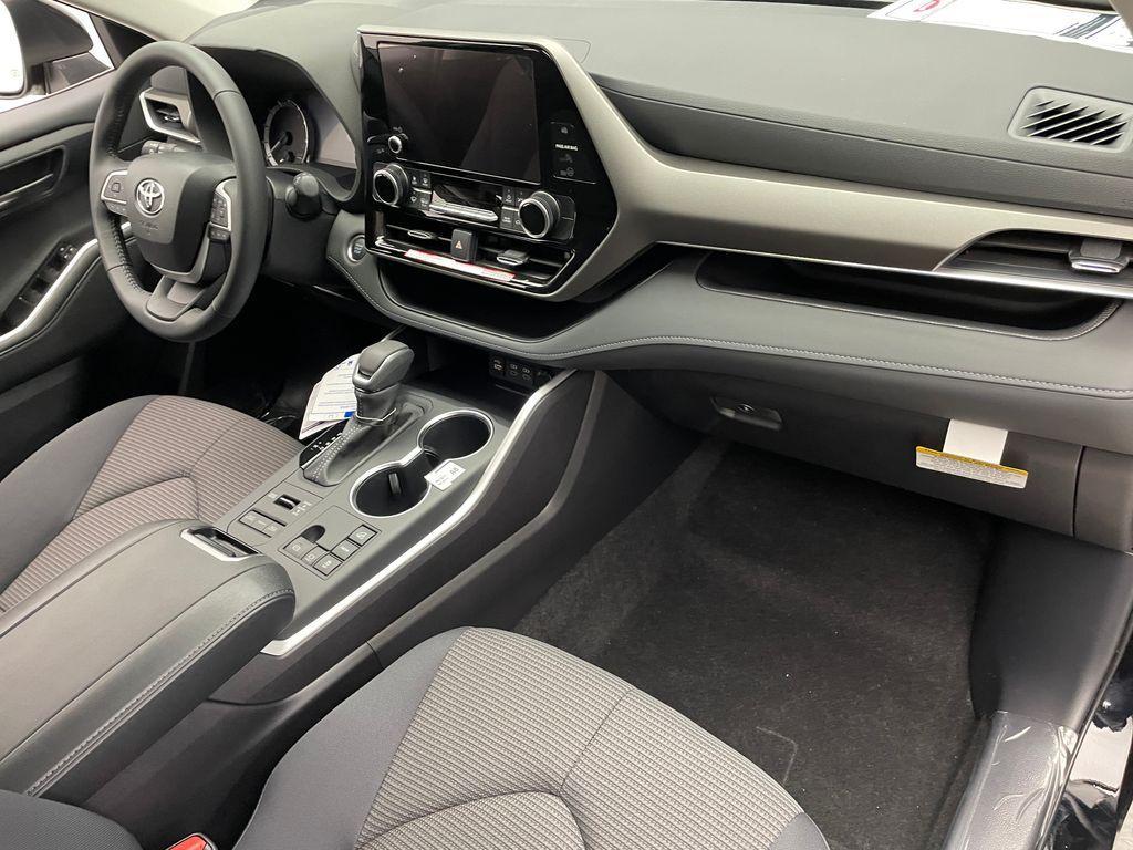 new 2025 Toyota Highlander car, priced at $43,248