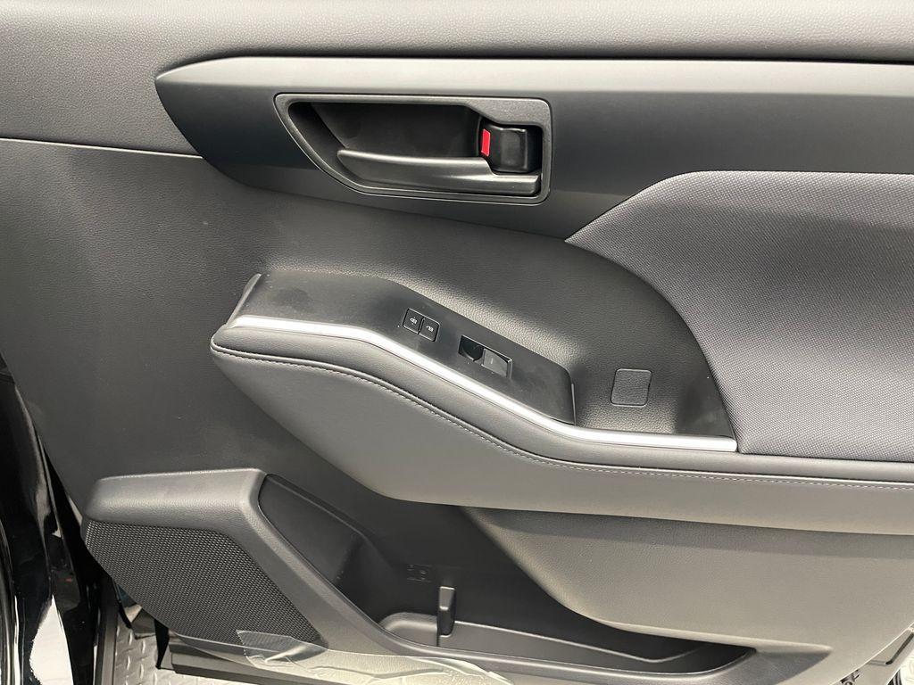 new 2025 Toyota Highlander car, priced at $43,248
