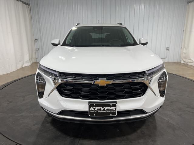 new 2025 Chevrolet Trax car, priced at $25,735