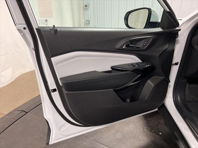 new 2025 Chevrolet Trax car, priced at $25,735