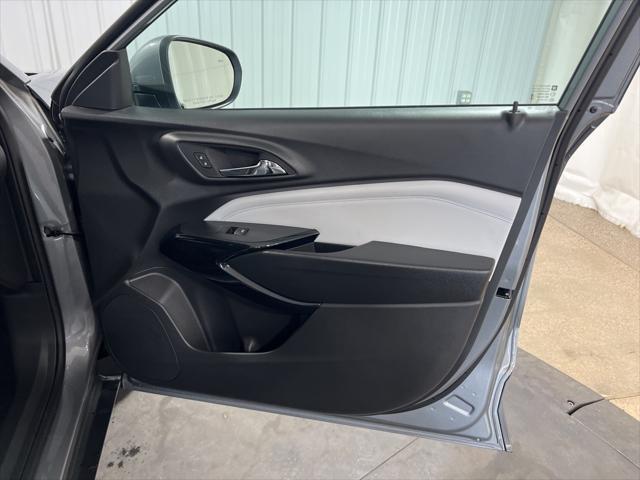 new 2025 Chevrolet Trax car, priced at $25,735