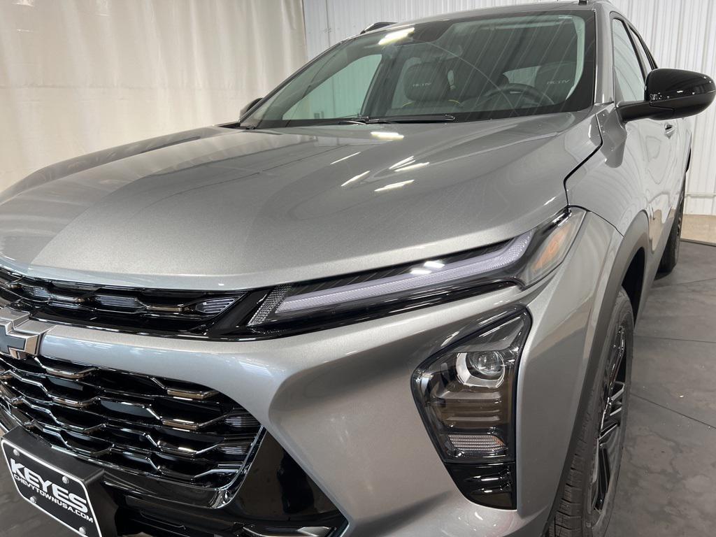 new 2025 Chevrolet Trax car, priced at $26,955