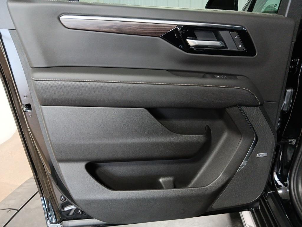 new 2025 Chevrolet Suburban car, priced at $82,290