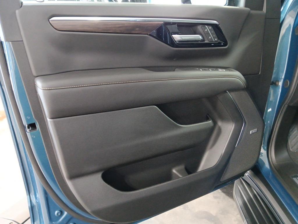 new 2025 Chevrolet Suburban car, priced at $87,350