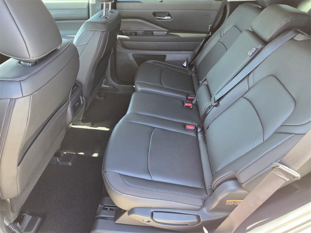 new 2025 Nissan Pathfinder car, priced at $42,220