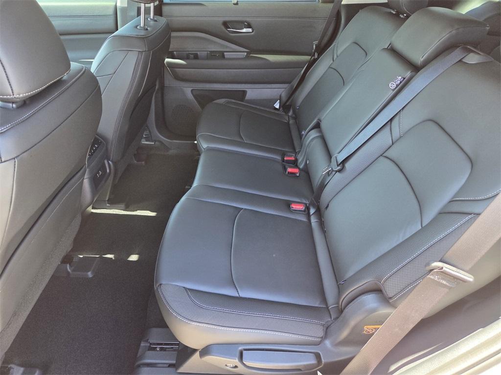 new 2025 Nissan Pathfinder car, priced at $42,220