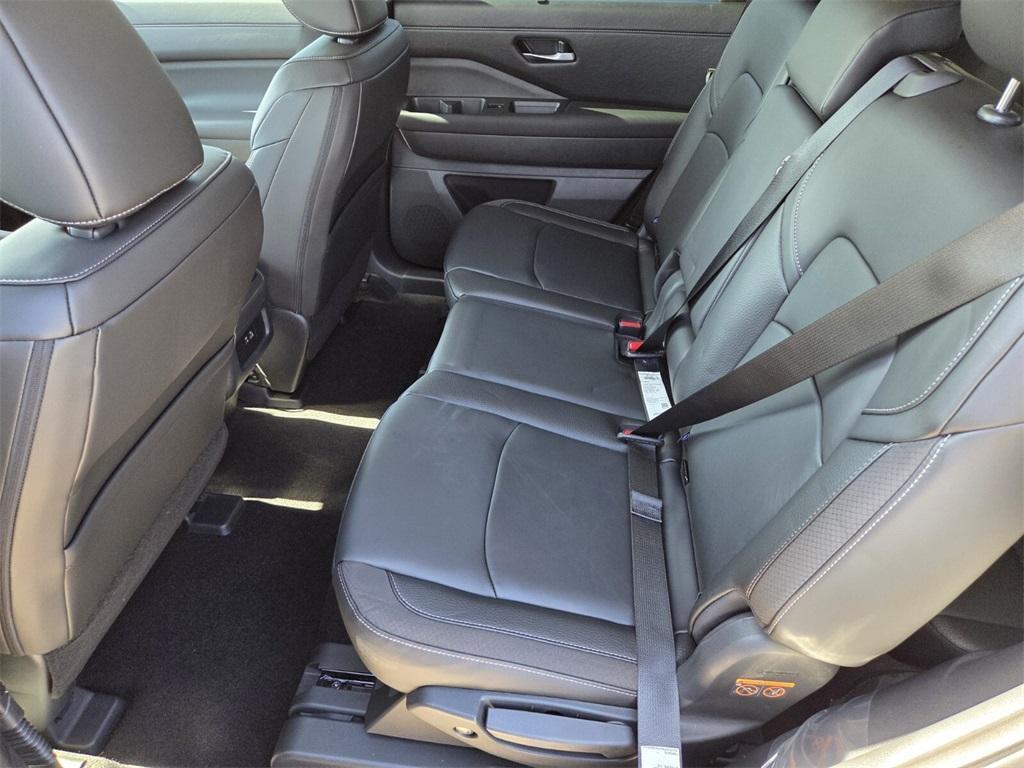 new 2025 Nissan Pathfinder car, priced at $42,220