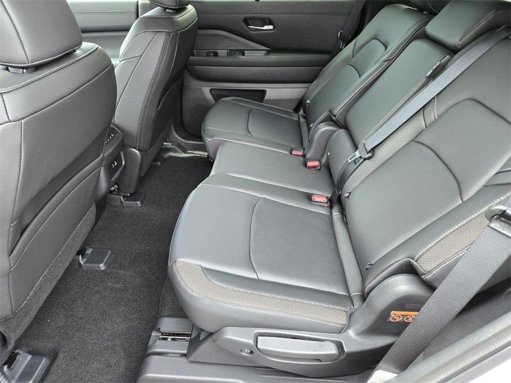 new 2025 Nissan Pathfinder car, priced at $40,850