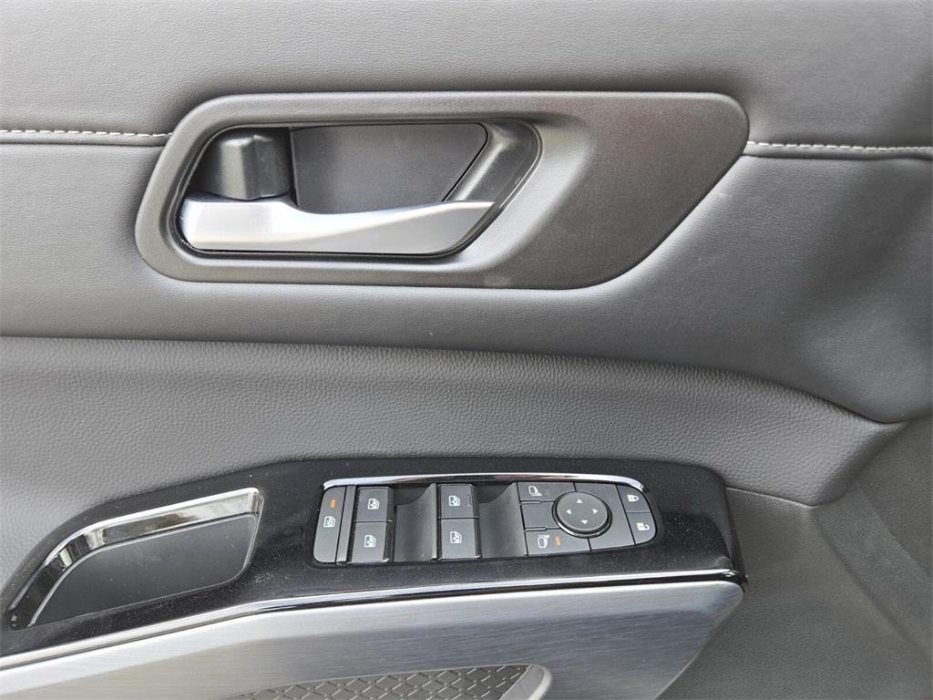 new 2025 Nissan Pathfinder car, priced at $40,850