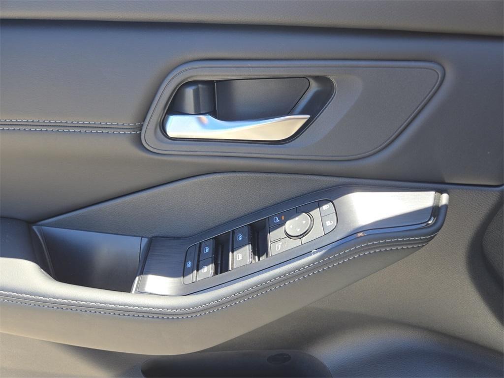 new 2025 Nissan Rogue car, priced at $33,020