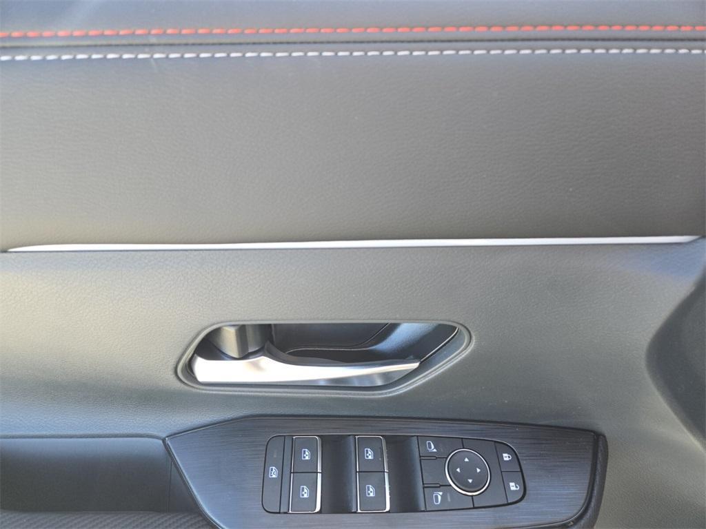 new 2025 Nissan Kicks car, priced at $29,292