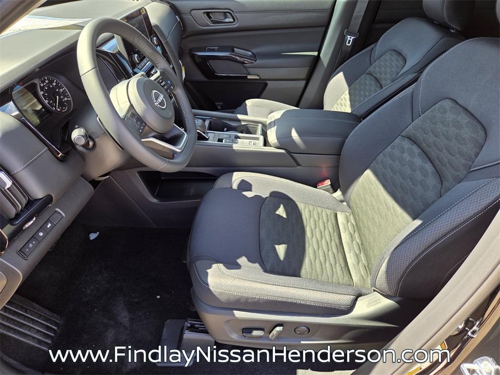 new 2025 Nissan Pathfinder car, priced at $34,700