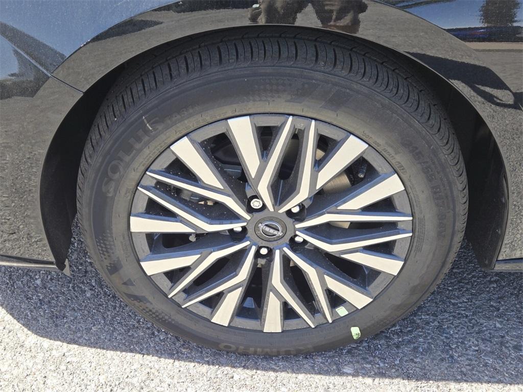 new 2025 Nissan Altima car, priced at $28,075