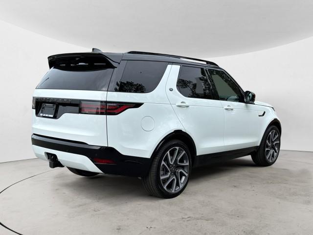 new 2025 Land Rover Discovery car, priced at $76,668