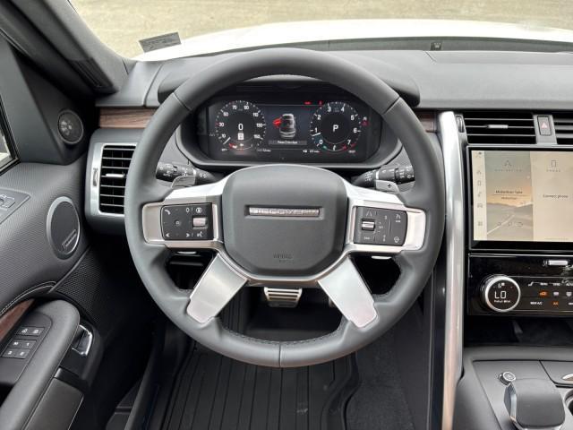 new 2025 Land Rover Discovery car, priced at $76,668