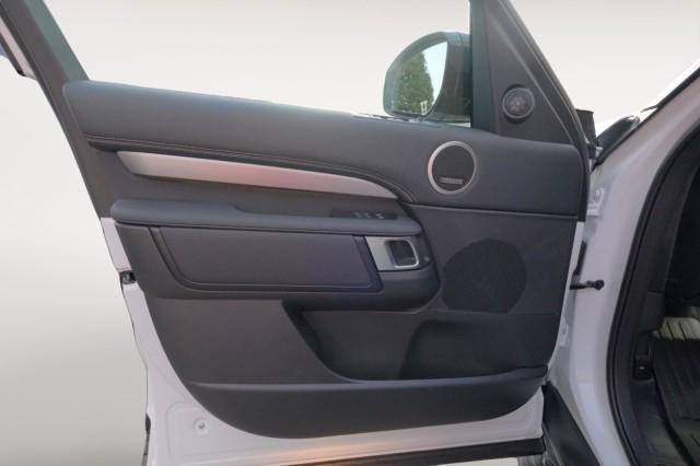 new 2025 Land Rover Discovery car, priced at $80,525