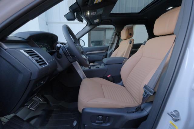 new 2025 Land Rover Discovery car, priced at $80,525