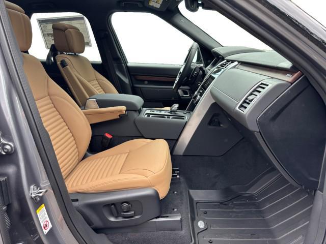 new 2025 Land Rover Discovery car, priced at $79,318