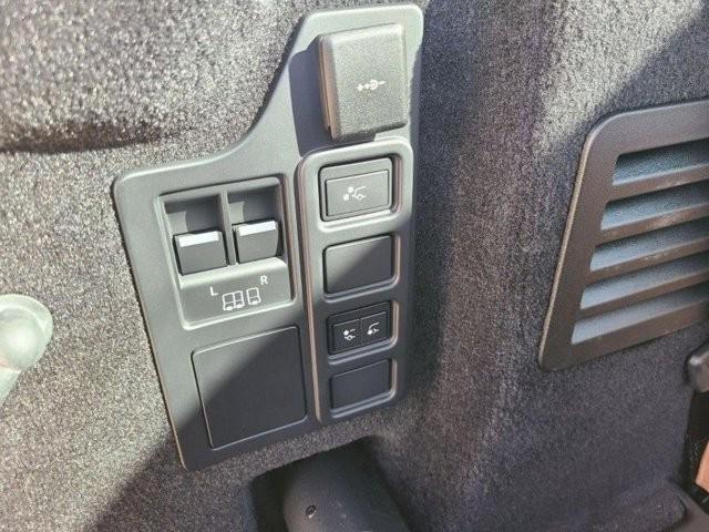 used 2024 Land Rover Discovery car, priced at $52,995