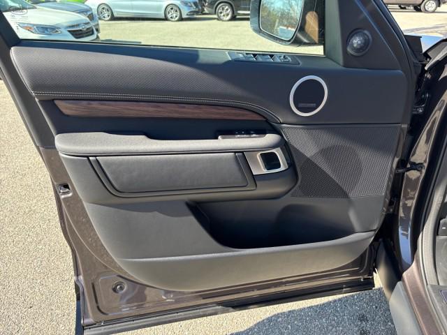 new 2025 Land Rover Discovery car, priced at $85,068