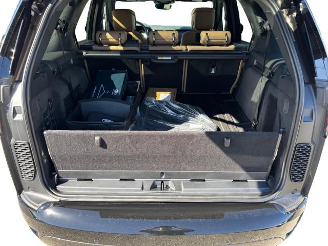 new 2025 Land Rover Discovery car, priced at $85,068