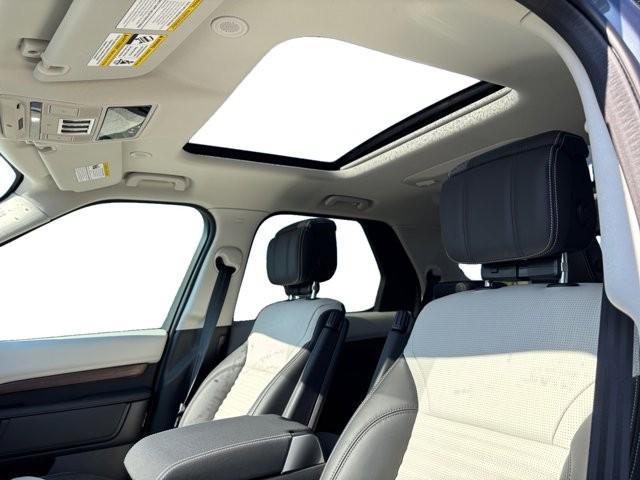 new 2025 Land Rover Discovery car, priced at $77,468