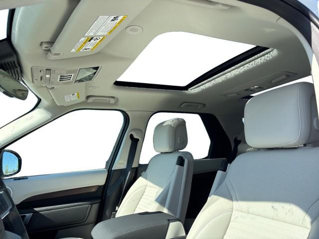 new 2025 Land Rover Discovery car, priced at $71,268