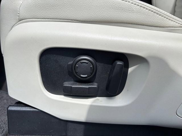 used 2024 Land Rover Discovery car, priced at $56,995