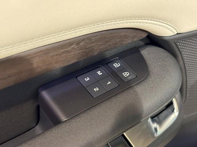 new 2024 Land Rover Discovery car, priced at $57,995