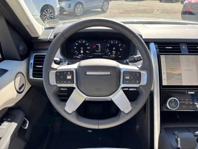 new 2025 Land Rover Discovery car, priced at $72,218