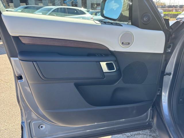new 2025 Land Rover Discovery car, priced at $72,218
