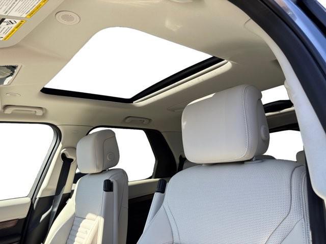 new 2025 Land Rover Discovery car, priced at $72,218