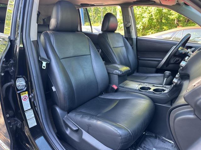 used 2011 Toyota Highlander car, priced at $12,989