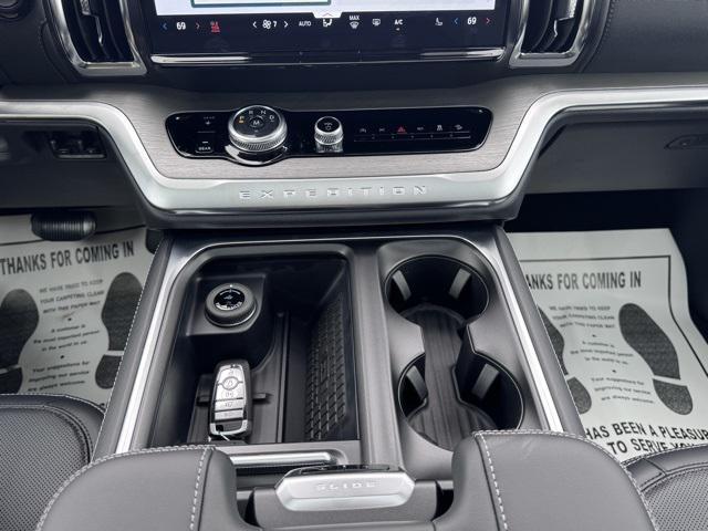 new 2025 Ford Expedition car, priced at $78,265