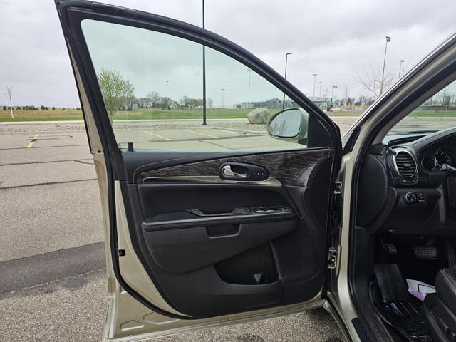 used 2014 Buick Enclave car, priced at $8,000