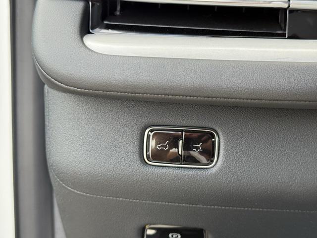 new 2025 Lincoln Navigator car, priced at $105,940