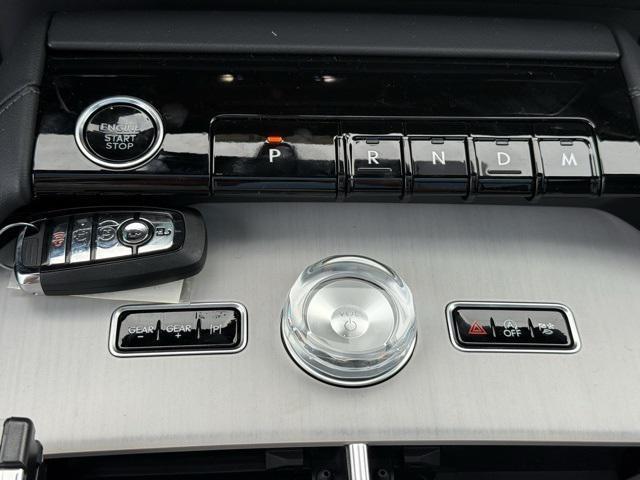 new 2025 Lincoln Navigator car, priced at $105,940