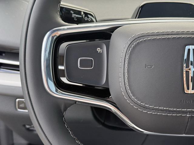 new 2025 Lincoln Navigator car, priced at $105,940