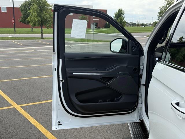 new 2025 Lincoln Navigator car, priced at $105,940