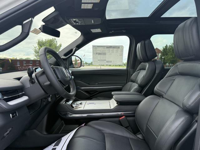 new 2025 Lincoln Navigator car, priced at $105,940