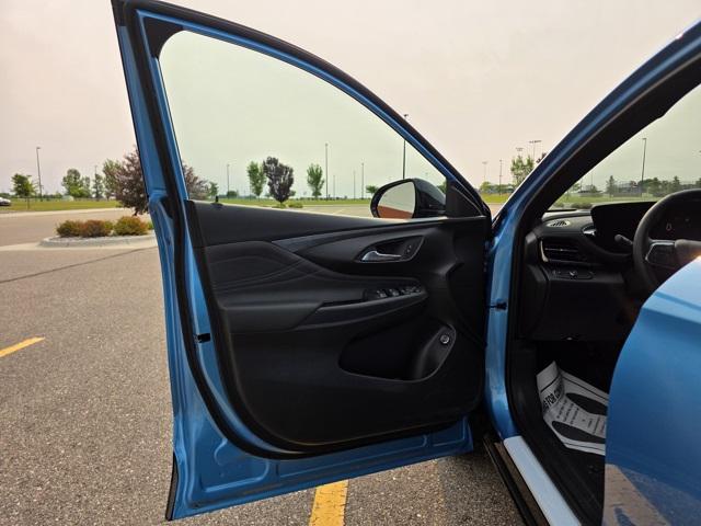 new 2025 Buick Envista car, priced at $29,895