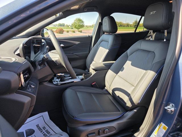 new 2025 Buick Envista car, priced at $28,085