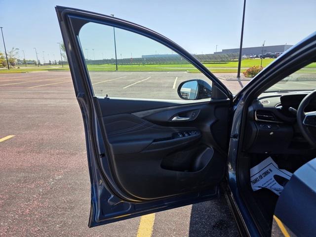 new 2025 Buick Envista car, priced at $28,085