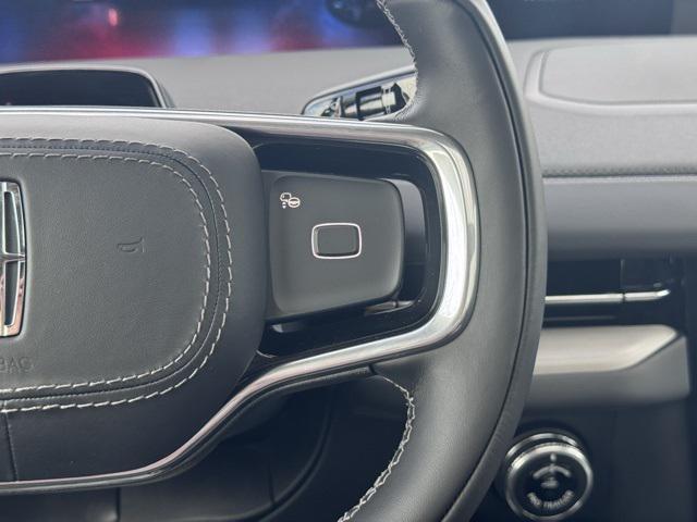 new 2025 Lincoln Navigator car, priced at $105,730